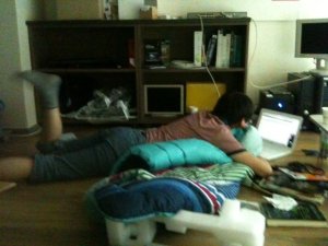 사무실에서 먹고자던 날들